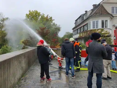 Der Wasserwerfer im Einsatz