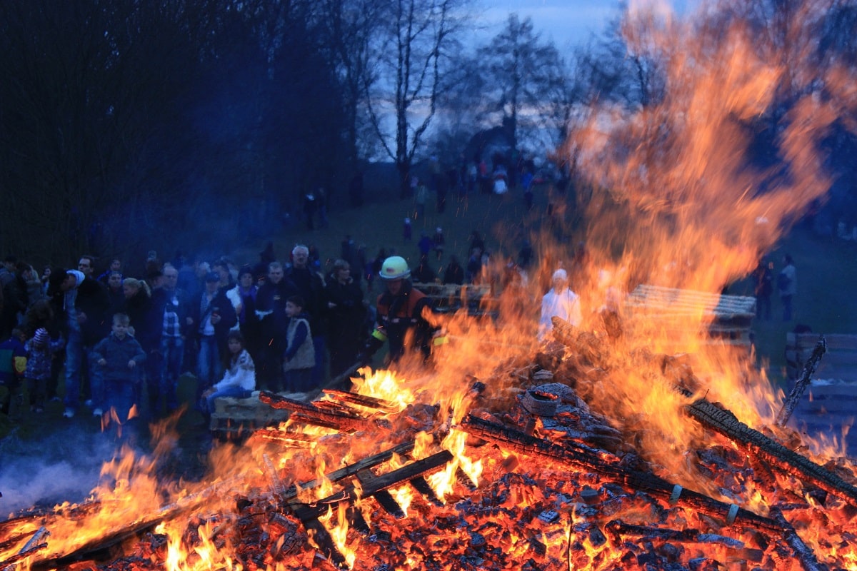 9 Tipps für ein sicheres Osterfeuer