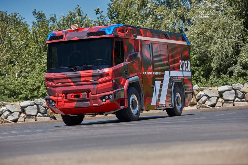 Rosenbauer präsentiert mit dem RT sein erstes hybrides Feuerwehrfahrzeug