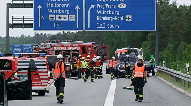 Unfallstelle bei einem Krankentransport auf der A9