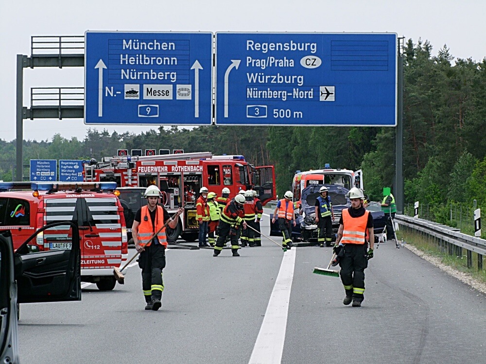 Unfallstelle bei einem Krankentransport auf der A9