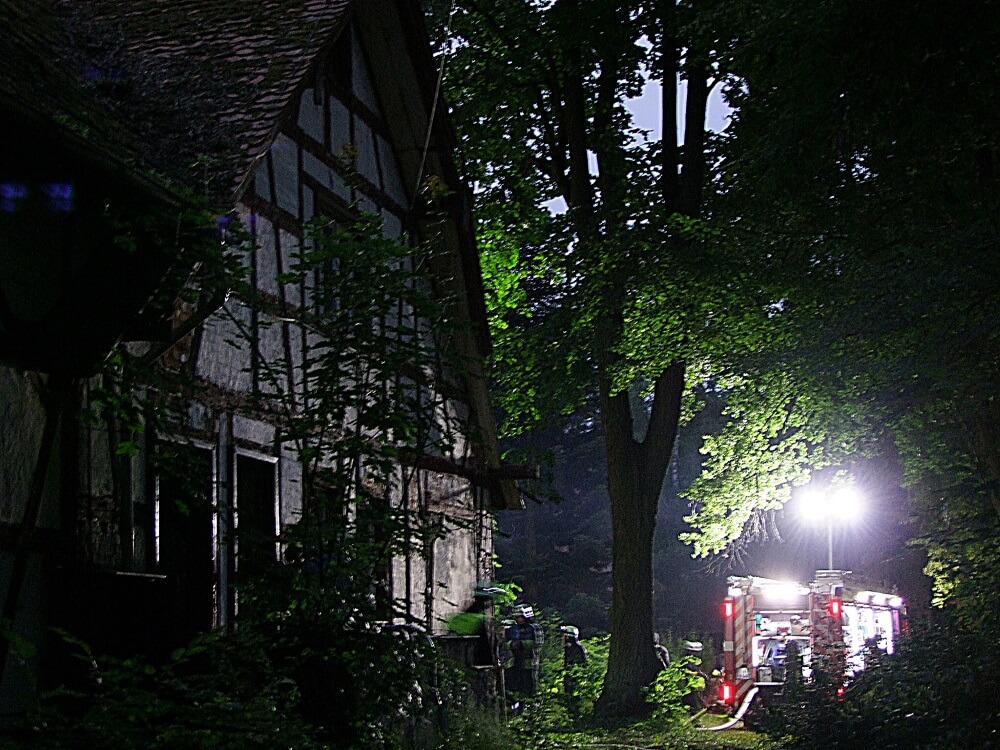 Das abgelegene Bauernhaus in einem alten Waldstück sorgte für ein besonderes Flair.