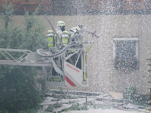 Brandbekämpfung Lagerhalle