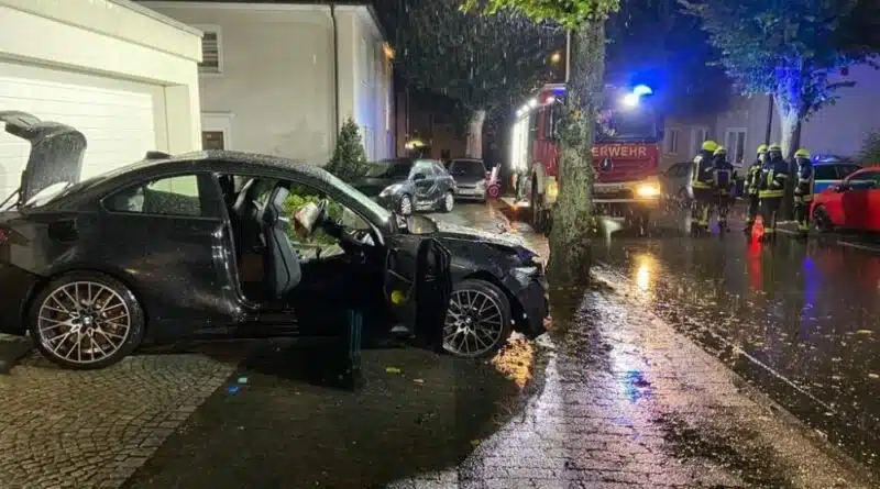 Bei einem Autounfall in Olpe wurden vier Personen schwer verletzt. Der Fahrer erlag noch in der Nacht seinen Verletzungen.