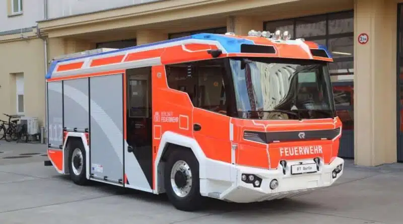 Prämiere in Berlin: Die Hauptstadtfeuerwehr erhält als erste deutsche Wehr ein elektrobetriebenes Einsatzfahrzeug.
