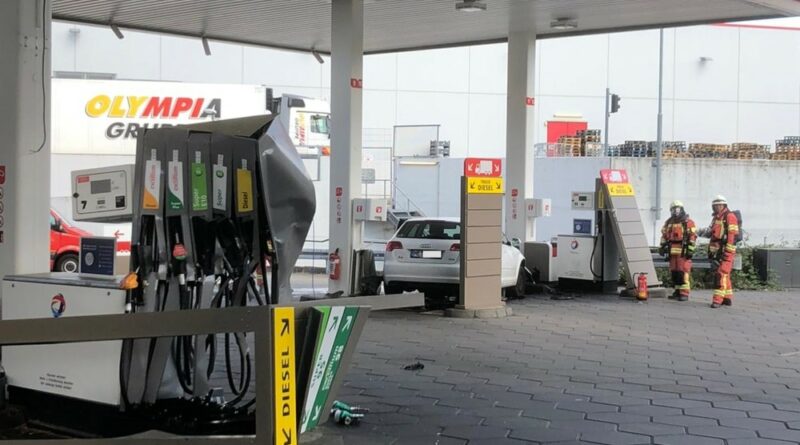 Am 02. September 2020 verunfallte eine Autofahrerin in einer Tankstelle in Velbert.