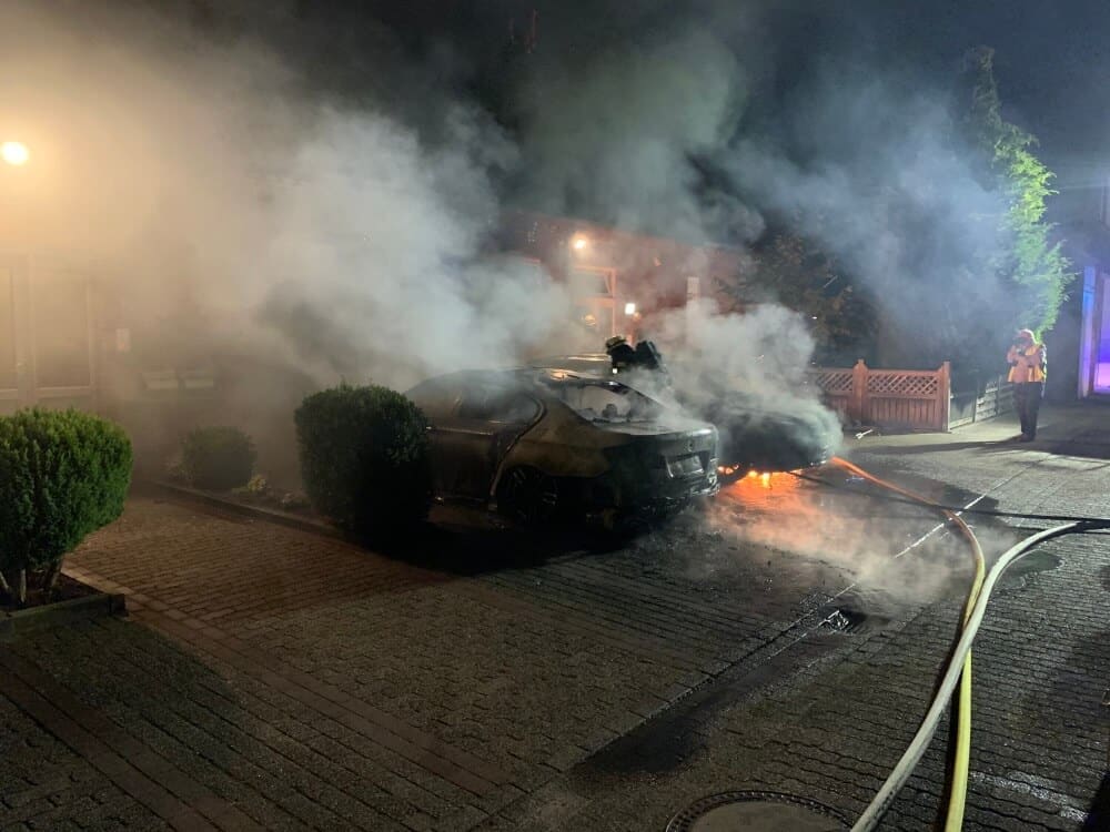 Zum einen hatte es bereits auf ein anderes Fahrzeug übergegriffen.