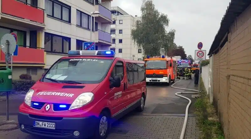 Ein Kellerbrand in einem Mehrfamilienhaus löste am Nachmittag des 20. Oktober 2020 einen Einsatz für über 60 Einsatzkräfte aus.