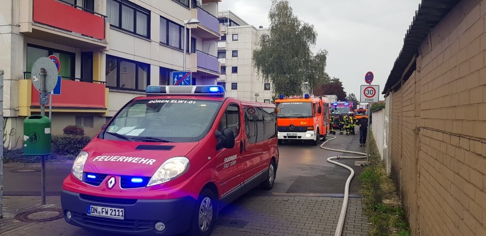 Ein Kellerbrand in einem Mehrfamilienhaus löste am Nachmittag des 20. Oktober 2020 einen Einsatz für über 60 Einsatzkräfte aus.