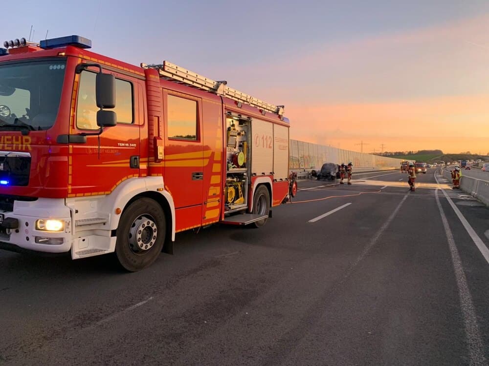 Am Morgen des 13. November 2020 wurde die Feuerwehr Velbert zu einem brennenden Auto auf die A44 alarmiert.