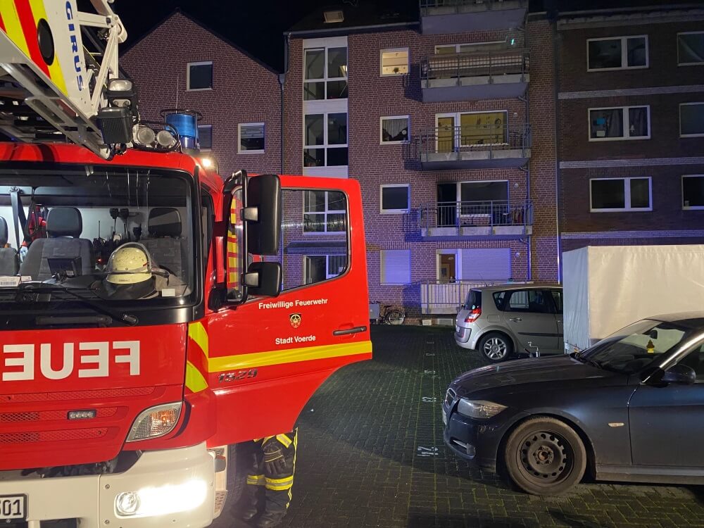 Bei einem Wohnungsbrand in einem Mehrfamilienhaus verlor ein 58-jähriger Bewohner in der Nacht auf den 17. Dezember sein Leben.