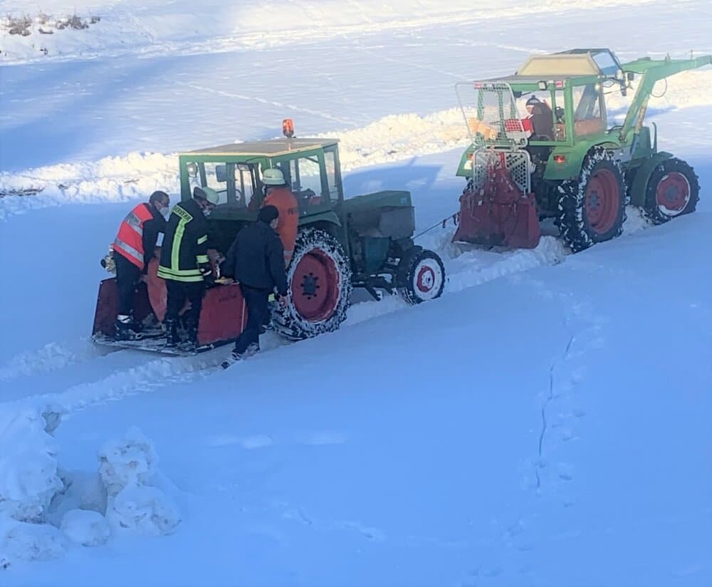 Ein Talent zur Improvisation war gefragt, als die Einsatzkräfte der Feuerwehr Eigeltingen am 24. Januar 2021 dem Rettungsdienst halfen, einen Verletzten aus dem Wasserburger Tal abzutransportieren.