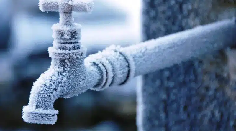 Der Gesamtverband der Deutschen Versicherungswirtschaft e.V. gibt Tipps, wie man seine Wasserleitungen richtig vor Frost und Kälte schützt.