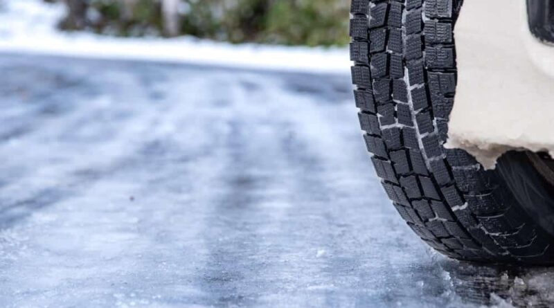 Der Winter birgt mit seinen vereisten und verschneiten Straßen eine große Gefahr für viele Fahrzeugführer.