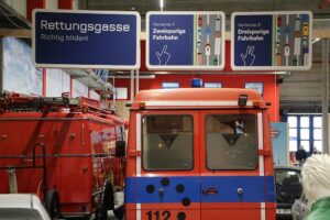 Oder auch, wie eine Rettungsgasse gebildet wird und weshalb das wichtig ist.