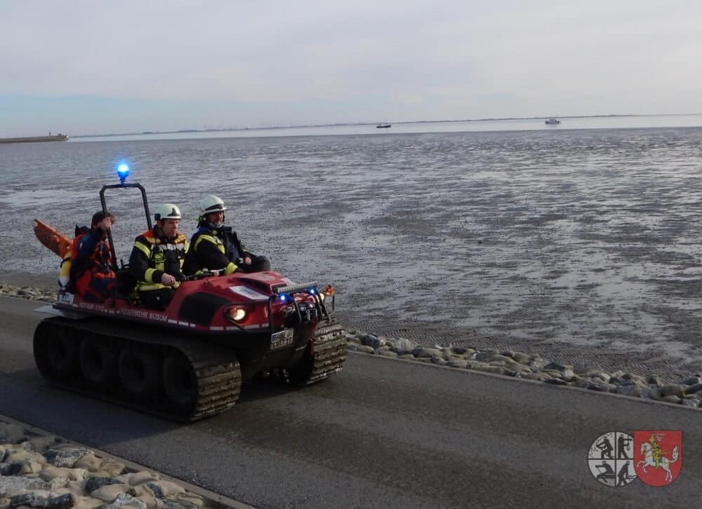 Eine Frau steckte am Nachmittag des 8. März 2021 im Büsumer Watt in einer Notlage, aus der sie die Feuerwehr Büsum rettete.