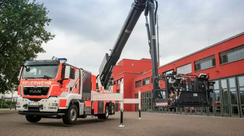 Rund 100 neue Hubrettungsgeräte Typ B45 liefert Rosenbauer ab 2021 an die rumänische Zivilschutzorganisation IGSU.