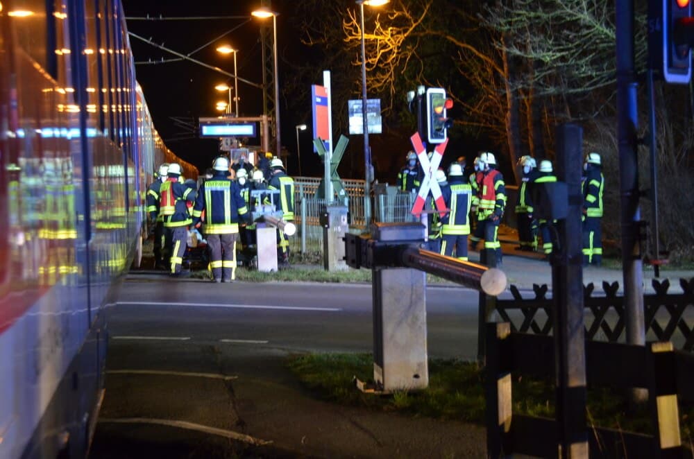 Am Bahnhof Dollern stürzte am Abend des 18. März 2021 ein 47-Jähriger in das S-Bahn-Gleisbett.
