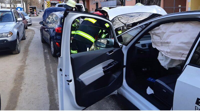 Einen Verkehrsunfall meldete die automatische Unfallmeldung eines e-Volkswagen am Morgen des 23. März 2021 in München.