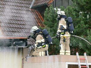 Das Löschmittel wurde für die Nachlöscharbeiten vernetzt.