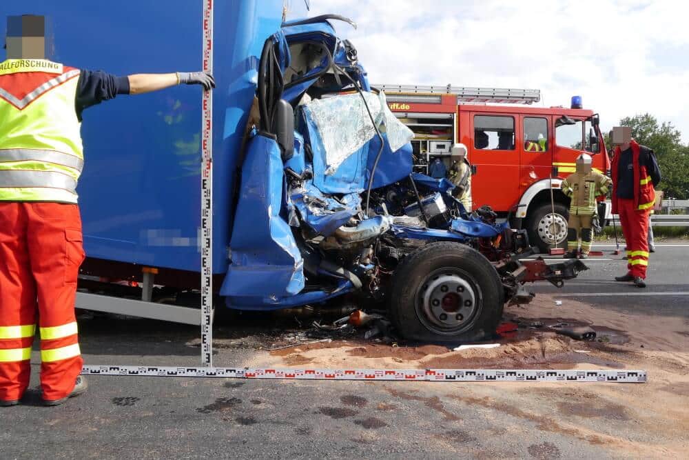 Für sichere Straßen: Die Unfallforscher - feuerwehr-ub.de