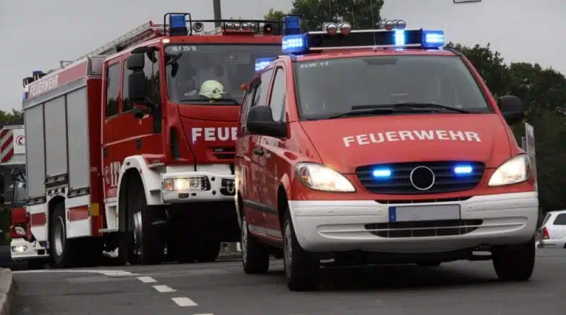 Wird ein Einsatzfahrzeug dem Leiter einer Feuerwehr überlassen, um seine ständige Einsatzbereitschaft sicherzustellen, so resultiert daraus kein geldwerter Vorteil.