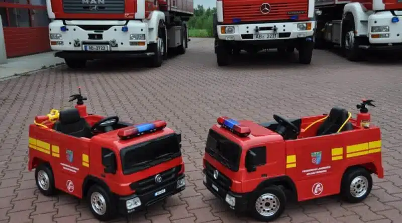 Zwei Einsatzfahrzeuge für die kleinsten Feuerwehrinteressierten hat der Kreisfeuerwehrverband Aschaffenburg angeschafft.