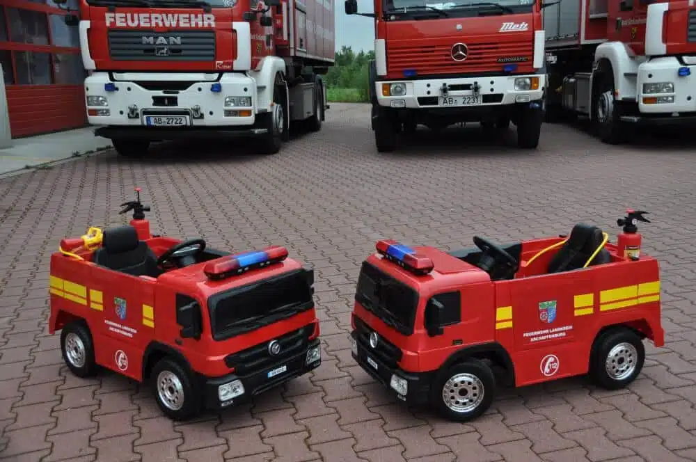 Zwei Einsatzfahrzeuge für die kleinsten Feuerwehrinteressierten hat der Kreisfeuerwehrverband Aschaffenburg angeschafft.
