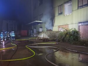 Der Rauch des Brands hatte sich auf das gesamte Gebäudes ausgeweitet