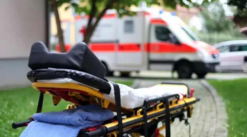 Nach einem Sturz von einer Rettungstrage klagte ein Patient auf Schadensersatz, scheiterte aber sowohl vor dem Oberlandesgericht, als auch vor dem Bundesgerichtshof.