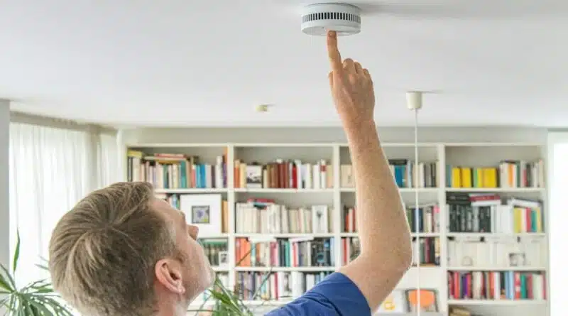 Am Tag des Rauchmelders am 13. August 2021 klärt das Forum für Brandrauchprävention e. V. über die richtige Wartung und Pflege von Rauchmeldern auf.