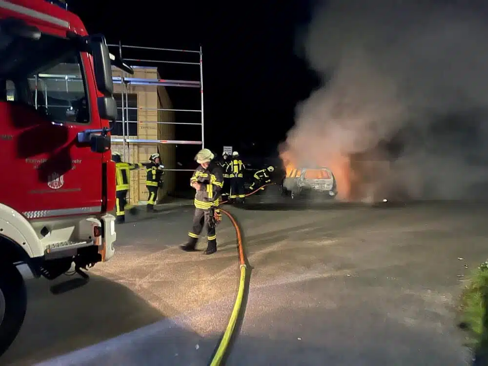 Zu zweiten Brandstiftung innerhalb von vier Tagen kam es in der Nacht vom 1. auf den 2. September 2021 bei der Löschgruppe Happerschoß der Freiwilligen Feuerwehr Hennef. 