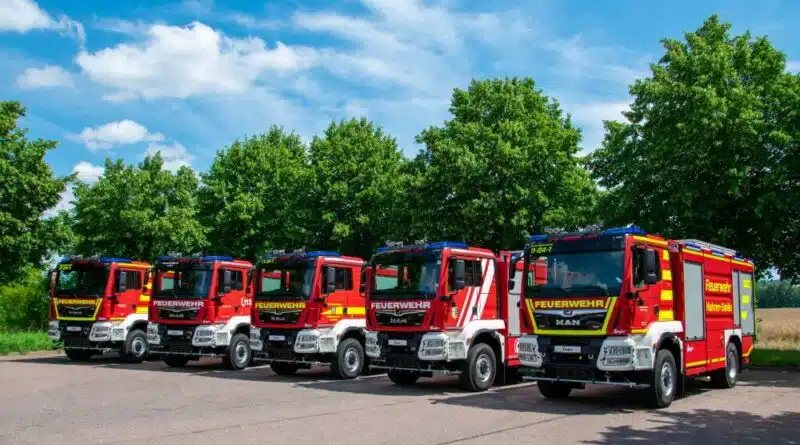 Die Tanklöschfahrzeuge für den Landkreis Leipzig unterscheiden sich lediglich äußerlich in ihrem Design.