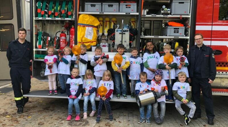 Einen spannenden Tag verbrachten Kinder vom Kindergarten St. Markus bei der Freiwilligen Feuerwehr Bedburg-Hau.