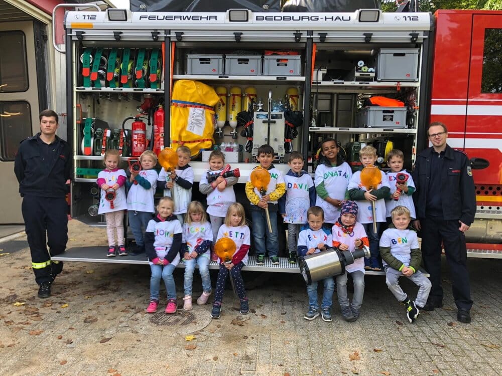 Einen spannenden Tag verbrachten Kinder vom Kindergarten St. Markus bei der Freiwilligen Feuerwehr Bedburg-Hau.