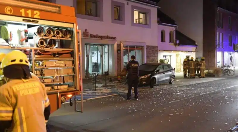 Die zerstörte Bankfiliale nach der Geldautomat-Sprengung.