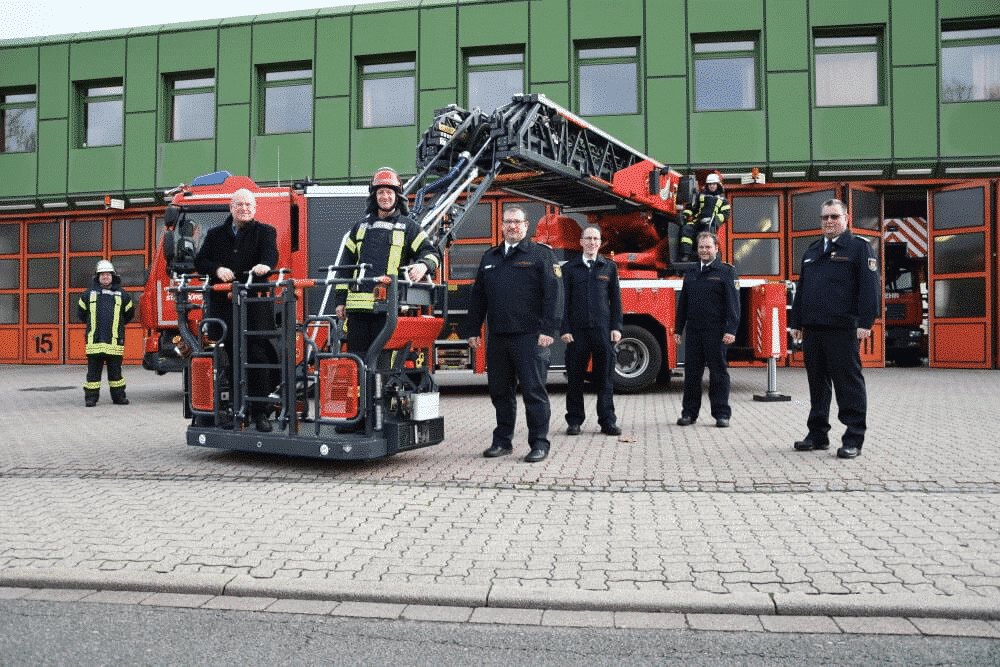 Das Team der Feuerwehr Düren mit ihrem neuen Gerät.