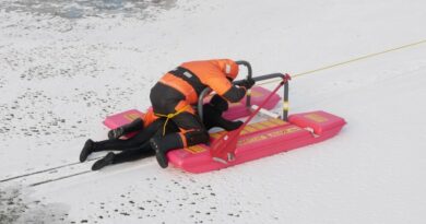 eisrettungsschlitten im einsatz