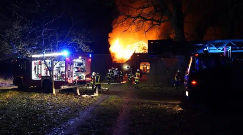 Nächtlicher Brand des Bauernhauses