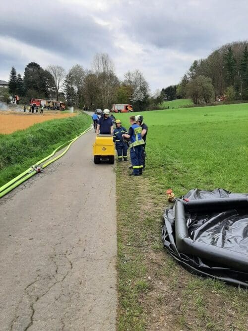 Der "Dumper" des THW war eine wertvolle Hilfe beim Transport schwerer Geräte im unwegsamen Gelände. Foto: Feuerwehr Wetter (Ruhr)