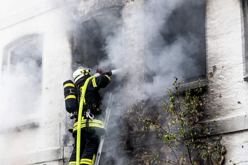 Ensatzkraft der Feuerwehr bei einem Brandeinsatz.