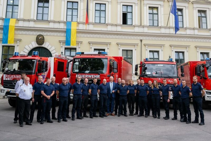 Rund 20 Helferinnen und Helfer stehen in München.