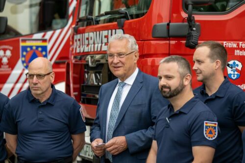 Joachim Hermann verabschiedet die Hilfsmannschaft. Foto: Sebastian Widmann