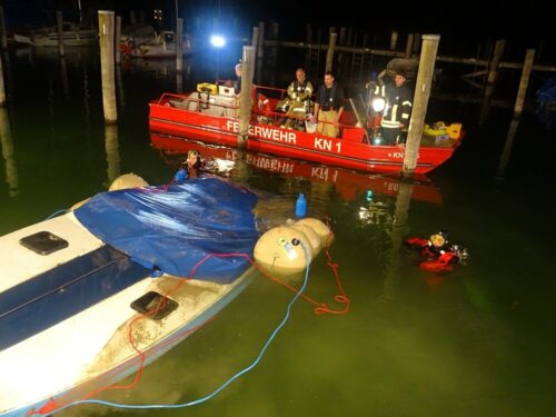 Mehrzweckboot: Das MZB der Freiwilligen Feuerwehr Reichenau bei der BErgung eines havarierten Sportbootes.