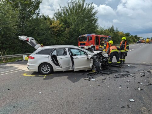 Stark beschädigt: Beim Unfall am 28. August 2023 wurden jedoch keine Personen eingeklemmt. Foto: <yoastmark class=