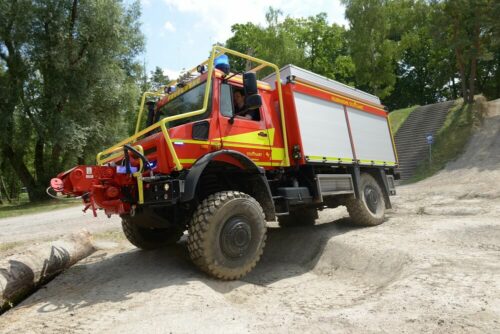 Hochgeländegängig: Der RW-K zeigt die mögliche Achsverschränkung. Foto: Ralf Maile/Daimler Truck AG