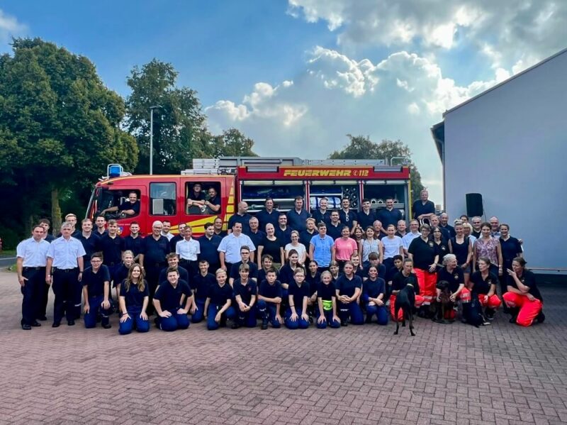 Die Kameradinnen und Kameraden der Feuerwehr Hünxe.