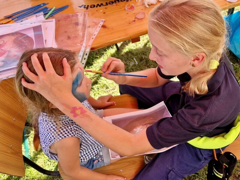 Hüpfburg, Kinderschminken, Wasserspiele und vieles mehr. Auch für die Jüngsten gab es viel zu entdecken. Foto: Freiwillige Feuerwehr Hünxe