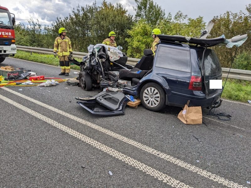 VW Golf: Auch in diesem Pkw waren zwei Verletzte eingeklemmt. Foto: FF Selfkant