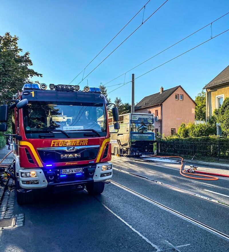 Motorraum und ein Teil des Fahrgastraums wurde von dem Flammen zerstört.